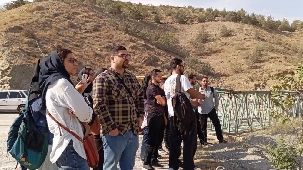 Iranian engineering students hold lectures at US-bombed B1 mega-bridge