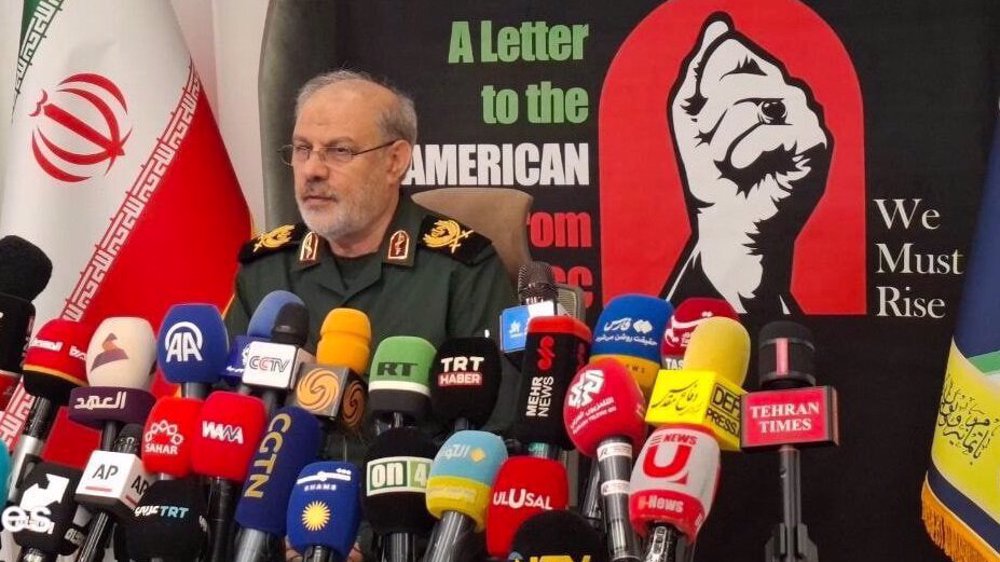 « Pourquoi le monde brûle-t-il le drapeau US ? » : le CGRI s’adresse aux Américains