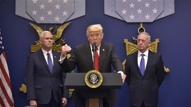  Trump signs executive order to bar Muslims