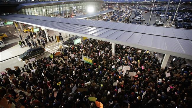 Judge blocks deportations after Trump’s order 