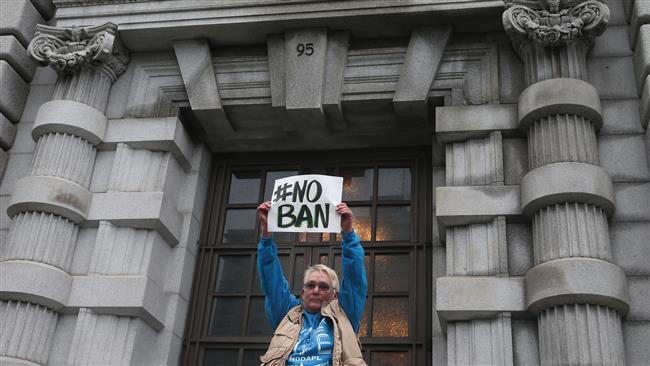 Trump asks appeals court to reinstate travel ban 