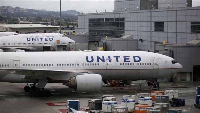 Asian man violently dragged off US plane