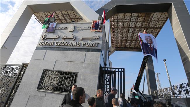 Hamas begins ceding Gaza border crossings to PA