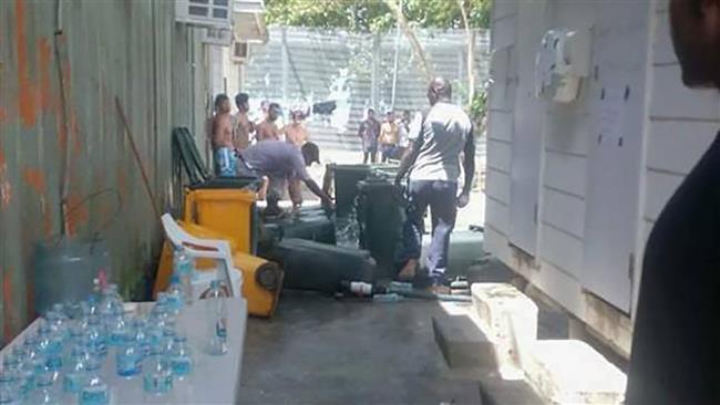 Shelters destroyed at Australia refugee camp ahead of raid 