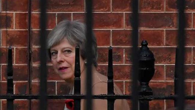 GB: May poussée vers la porte