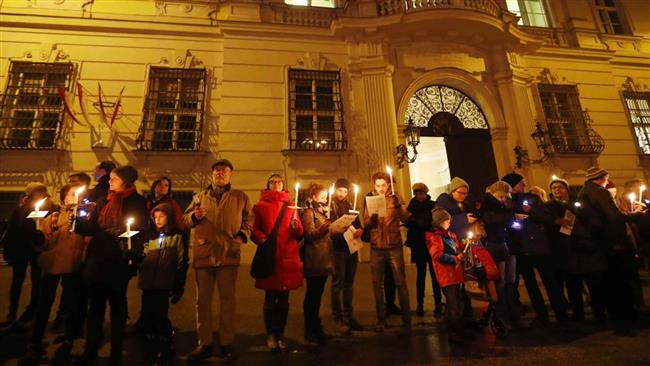 1000s protest likely presence of far right in Austria govt.
