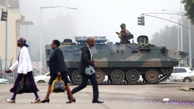 Political crisis grips Zimbabwe