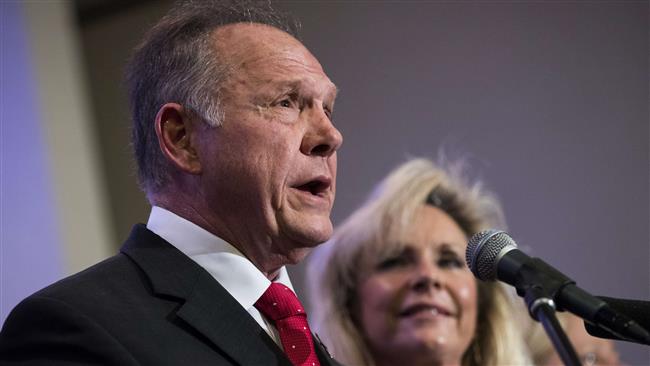 Trump backs Moore despite sex abuse allegations 