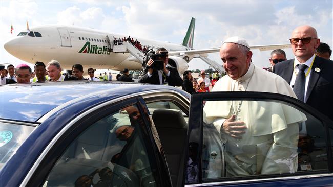 Pope in Myanmar amid ethnic cleansing of Rohingya
