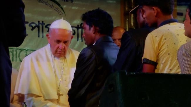 Pope holds emotional meeting with Rohingya in Bangladesh 