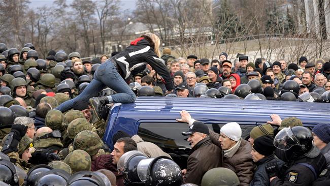 Ukrainians free Saakashvili from police van after standoff