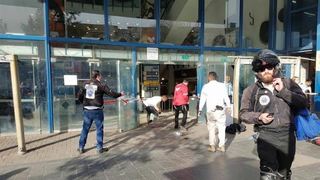 Israeli police stabbed as anger simmers in al-Quds