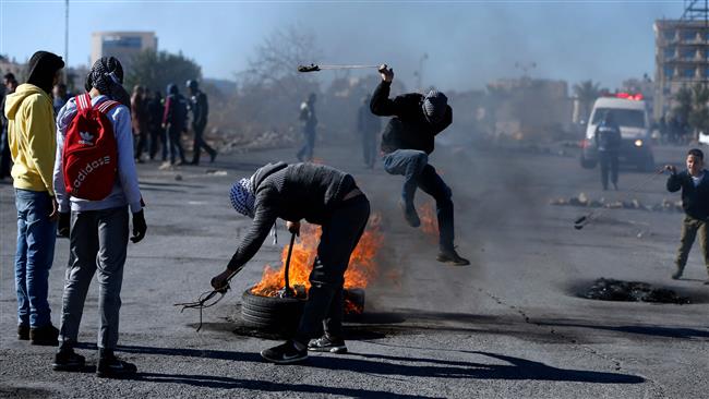 Israeli forces shoot, injure four Palestinians 