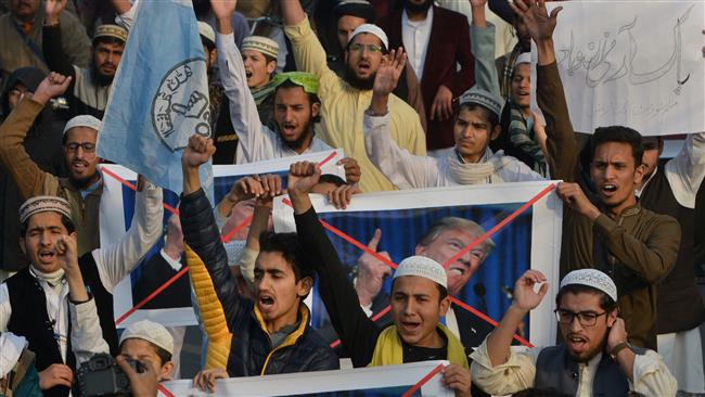 Pakistan denounces US decision to suspend aid