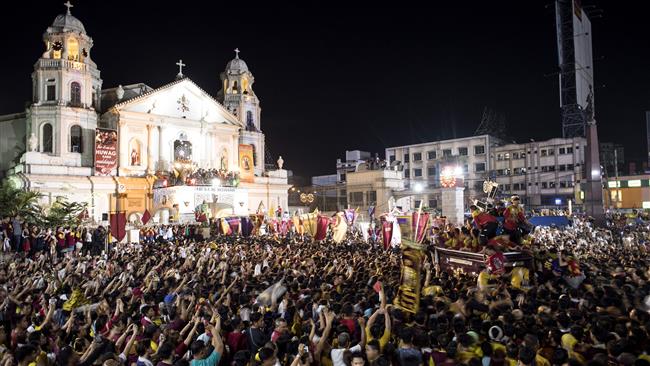 One dead, 800 injured in Philippine Catholic parade