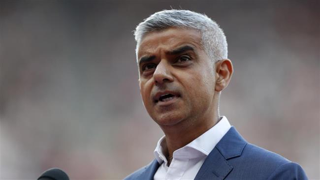Trump supporters attempt to arrest London mayor