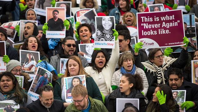 US resumes accepting renewals from 'Dreamers' 