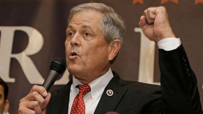 US lawmaker pulls out gun at campaign meeting 