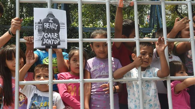 Judge orders US to provide list of separated children 