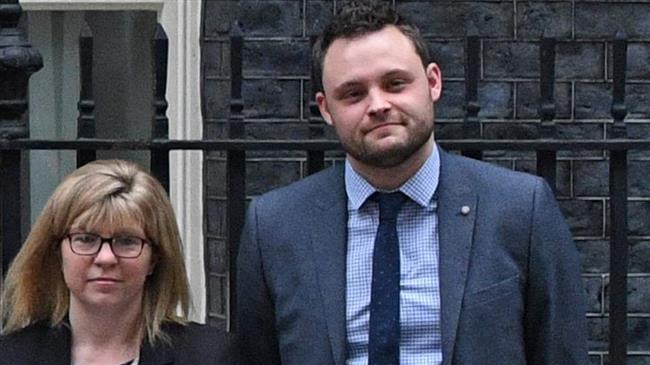 Tory vice-chairs resign over May's Brexit plan