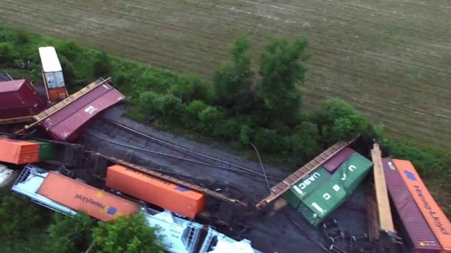 Freight train derails near Quebec-Ontario border
