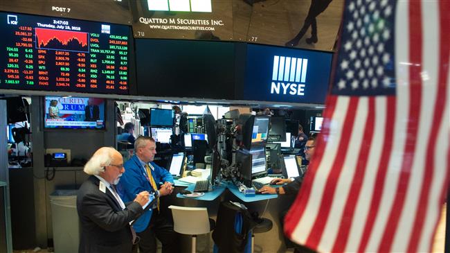 US economy grows, experts warn