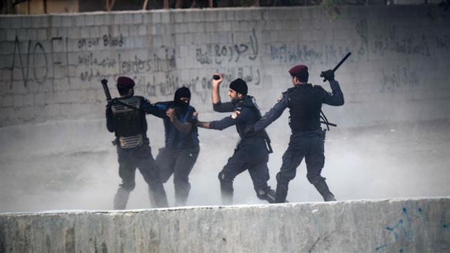 Bahraini regime forces detain tens of activists
