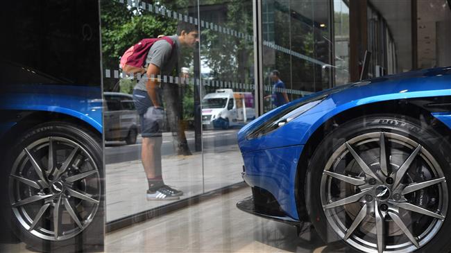 UK ultra-rich club bulging, poor get poorer