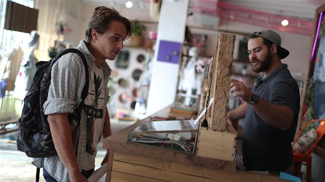 US consumer confidence drops amid doubts on economy