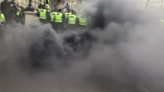 UK pro-Brexit yellow-vest protest turns violent