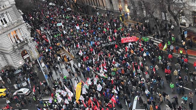 Thousands protest in Budapest against 'slave law'