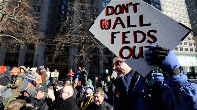 US federal workers miss paycheck over govt. shutdown