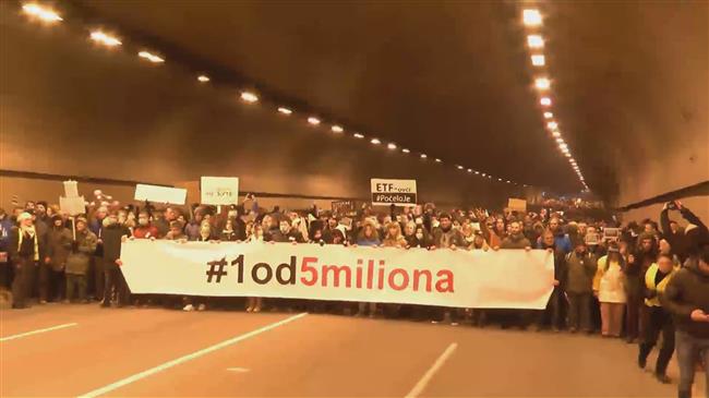 Protests continue against President Vucic in Belgrade
