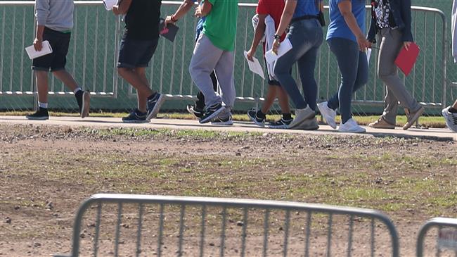 US judge extends authority to reunite migrant children 