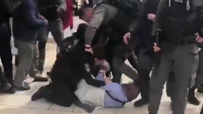 Video: Israeli soldiers manhandle Palestinian women