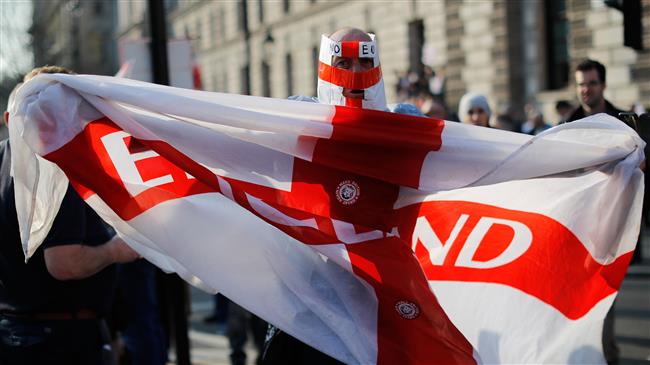 Brexit supporters, opponents rally outside parliament