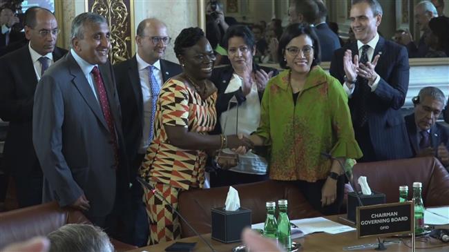 Vida Duti of Ghana receives OFID Award for Development