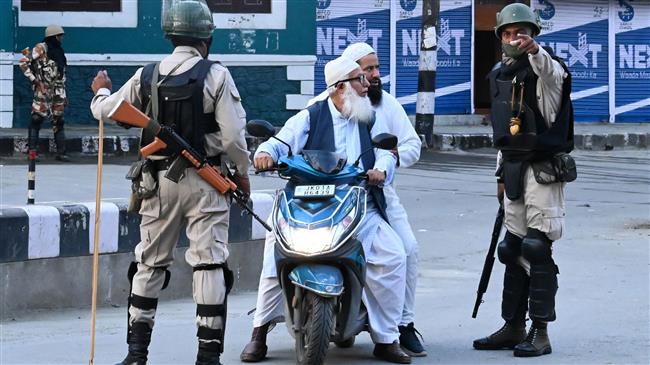 Kashmiris hold Eid prayers amid tension