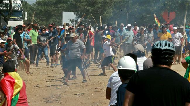 Anti, pro-government protesters clash in Bolivia