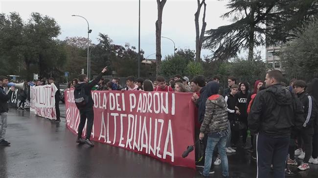 Italian students demand investments in education