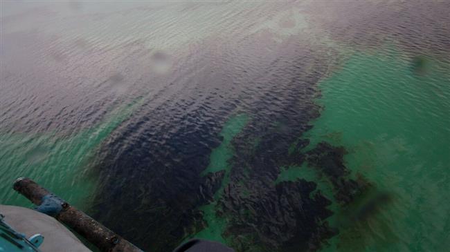Iran fighting major leak off Persian Gulf oil rig