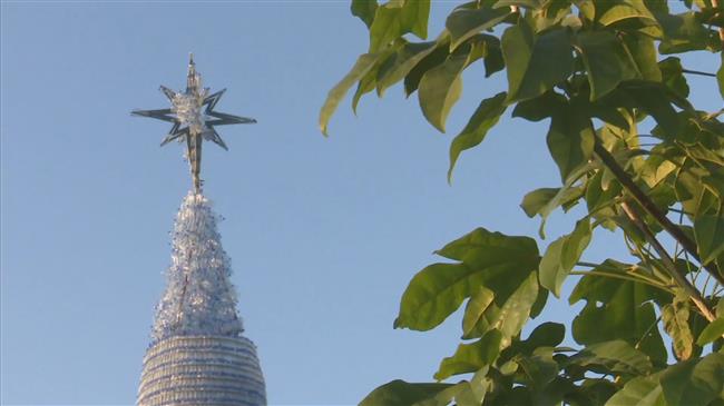 Xmas tree made of 129,000 plastic bottles sets world record in Lebanon 