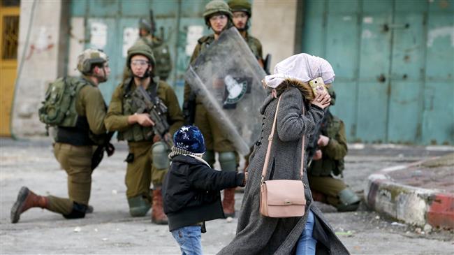 Israeli regime forces injure about 50 Palestinian protesters 