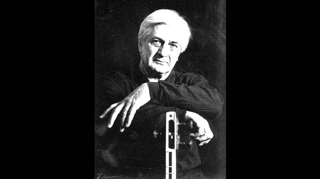 Houshang Zarif, Iran's prominent tar player, dies at 81