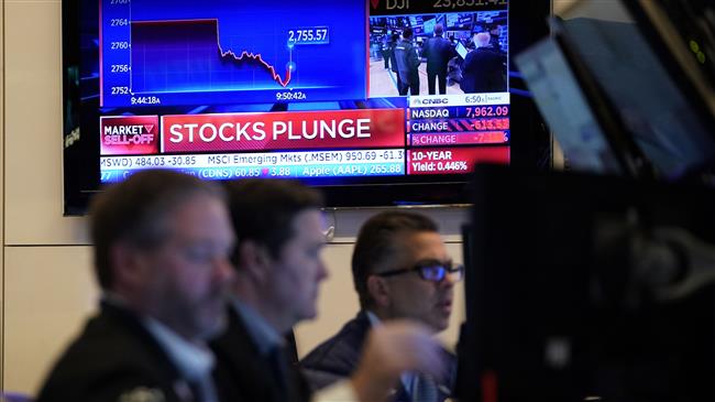 Trump under pressure as recession fears mount over virus 
