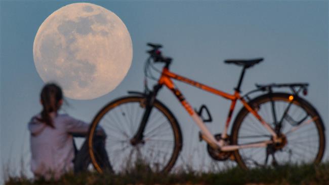 Largest supermoon of 2020 rises on a world battling coronavirus