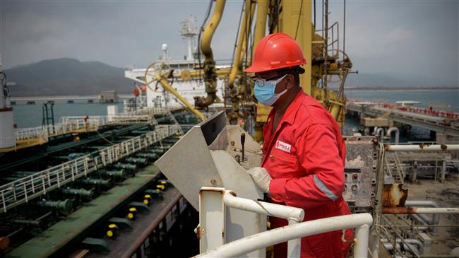 Venezuela arrests heavily-armed US spy near oil refineries: Maduro