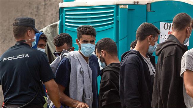 Hundreds of migrants evicted from Canary Island ports