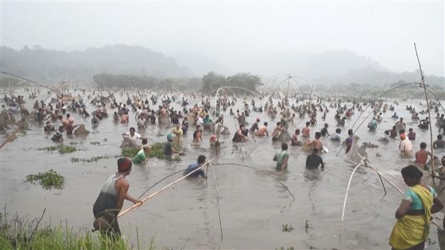 Hundreds fish in Indian lake to celebrate harvest festival