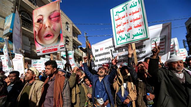 'US should place arms ban on Riyadh, allies for crimes in Yemen'